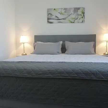 Apartment Silver Bol